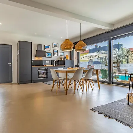 Cozy In With Kitchen Fazana